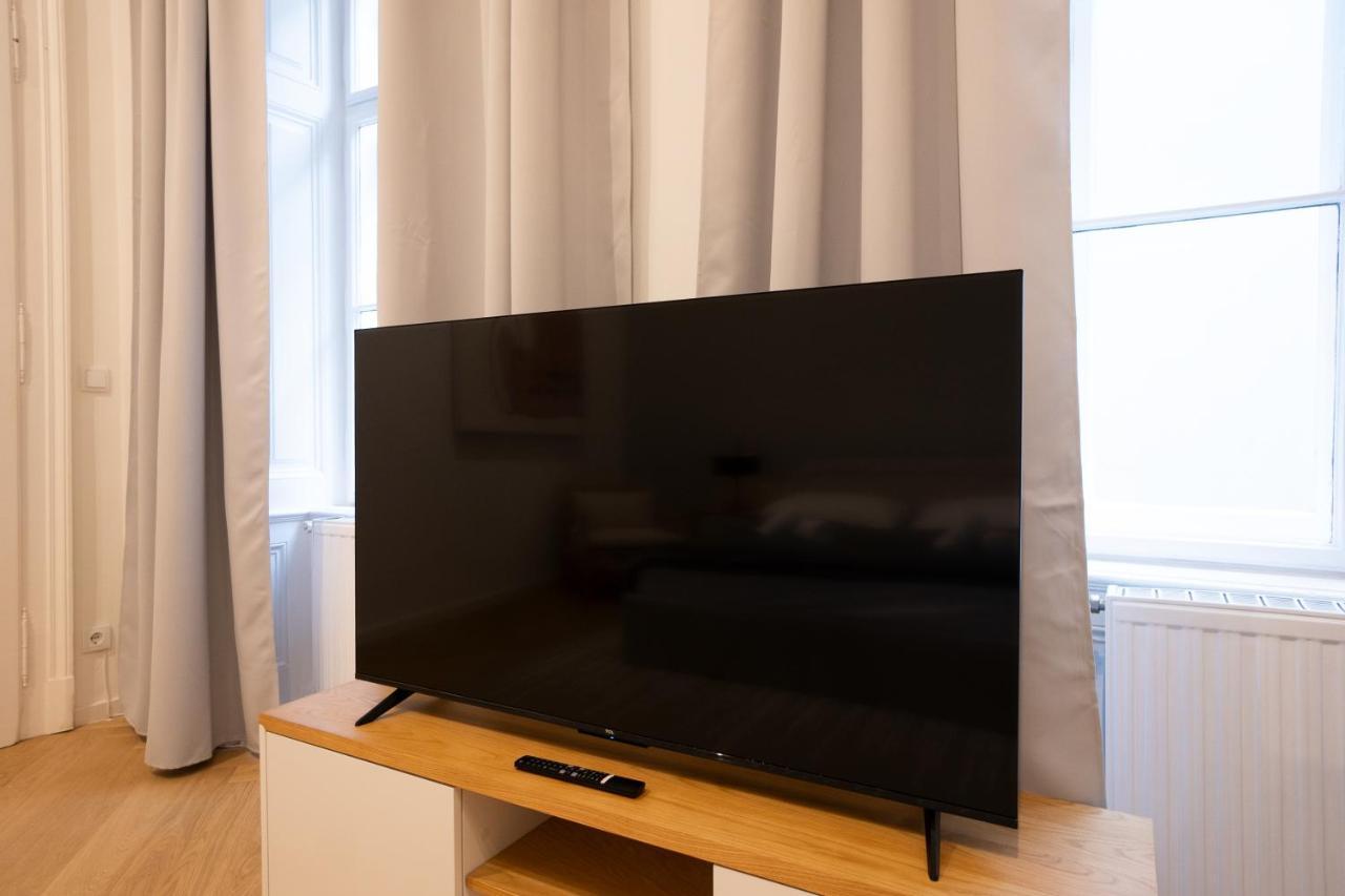 Spacious 110М2 Flat In The City Center Вена Экстерьер фото