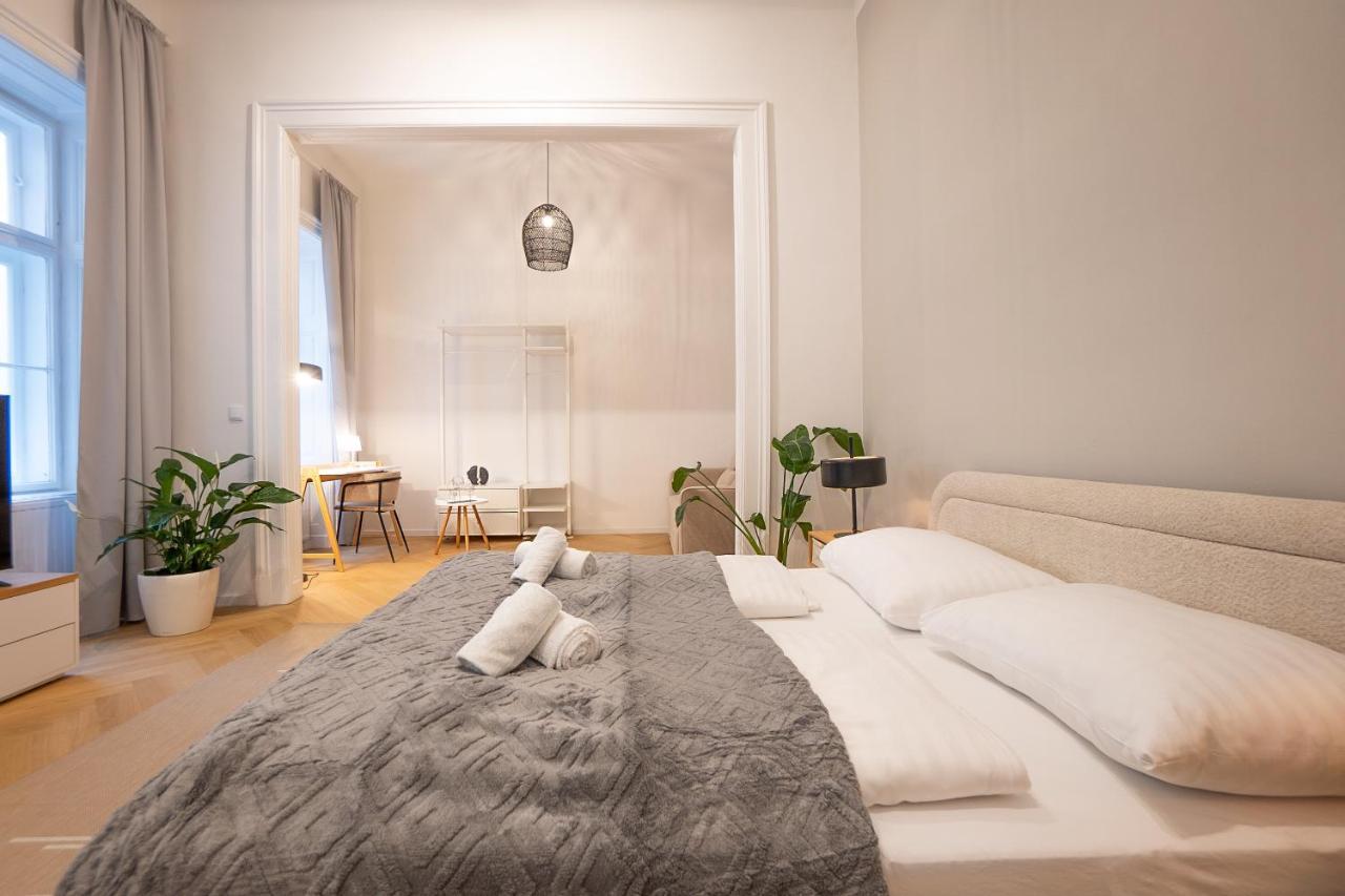 Spacious 110М2 Flat In The City Center Вена Экстерьер фото