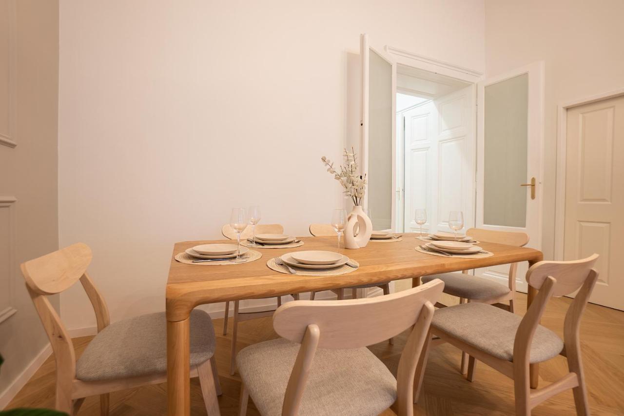 Spacious 110М2 Flat In The City Center Вена Экстерьер фото