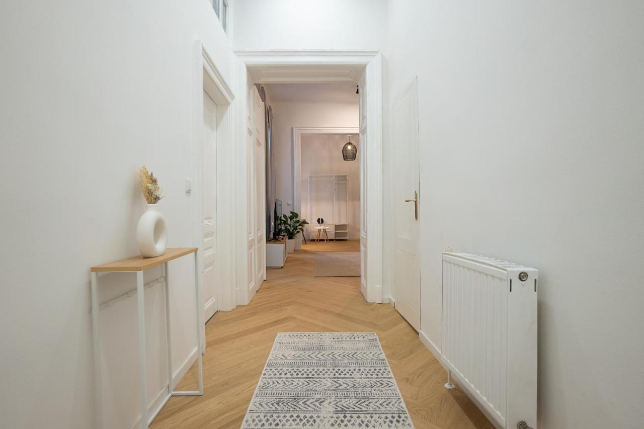 Spacious 110М2 Flat In The City Center Вена Экстерьер фото