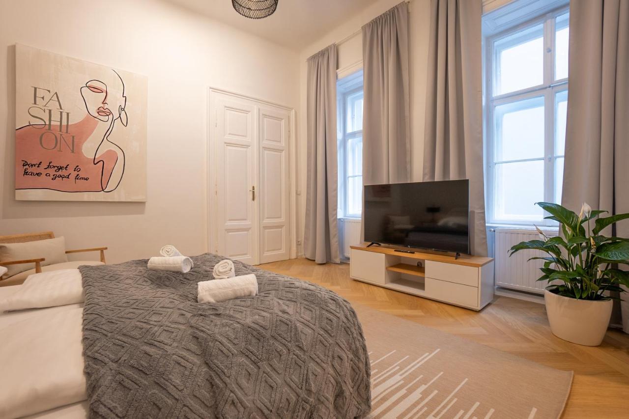 Spacious 110М2 Flat In The City Center Вена Экстерьер фото