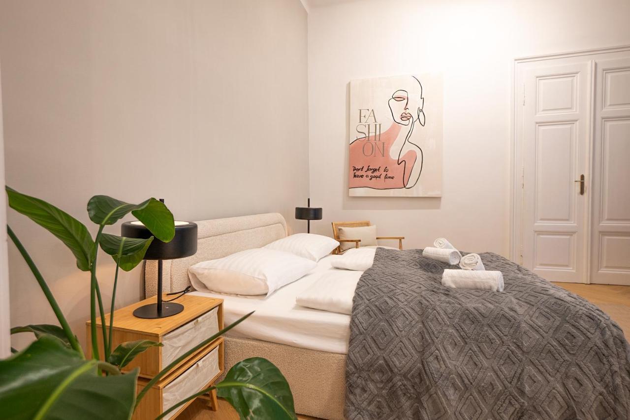 Spacious 110М2 Flat In The City Center Вена Экстерьер фото