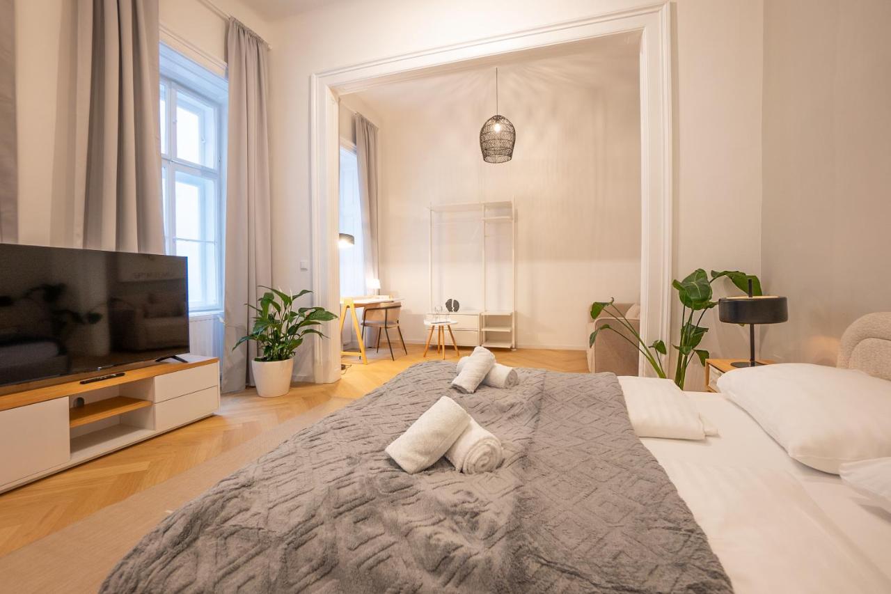 Spacious 110М2 Flat In The City Center Вена Экстерьер фото