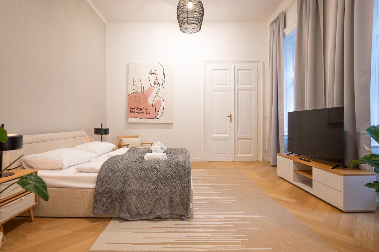 Spacious 110М2 Flat In The City Center Вена Экстерьер фото