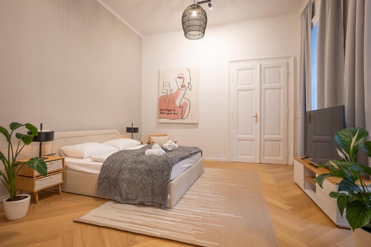 Spacious 110М2 Flat In The City Center Вена Экстерьер фото
