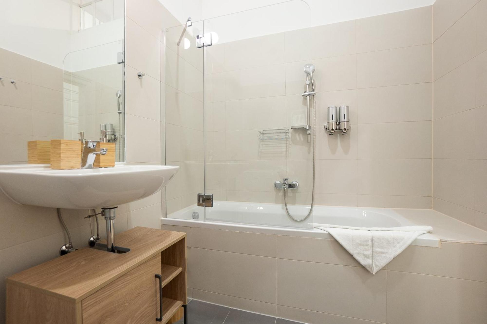 Spacious 110М2 Flat In The City Center Вена Экстерьер фото