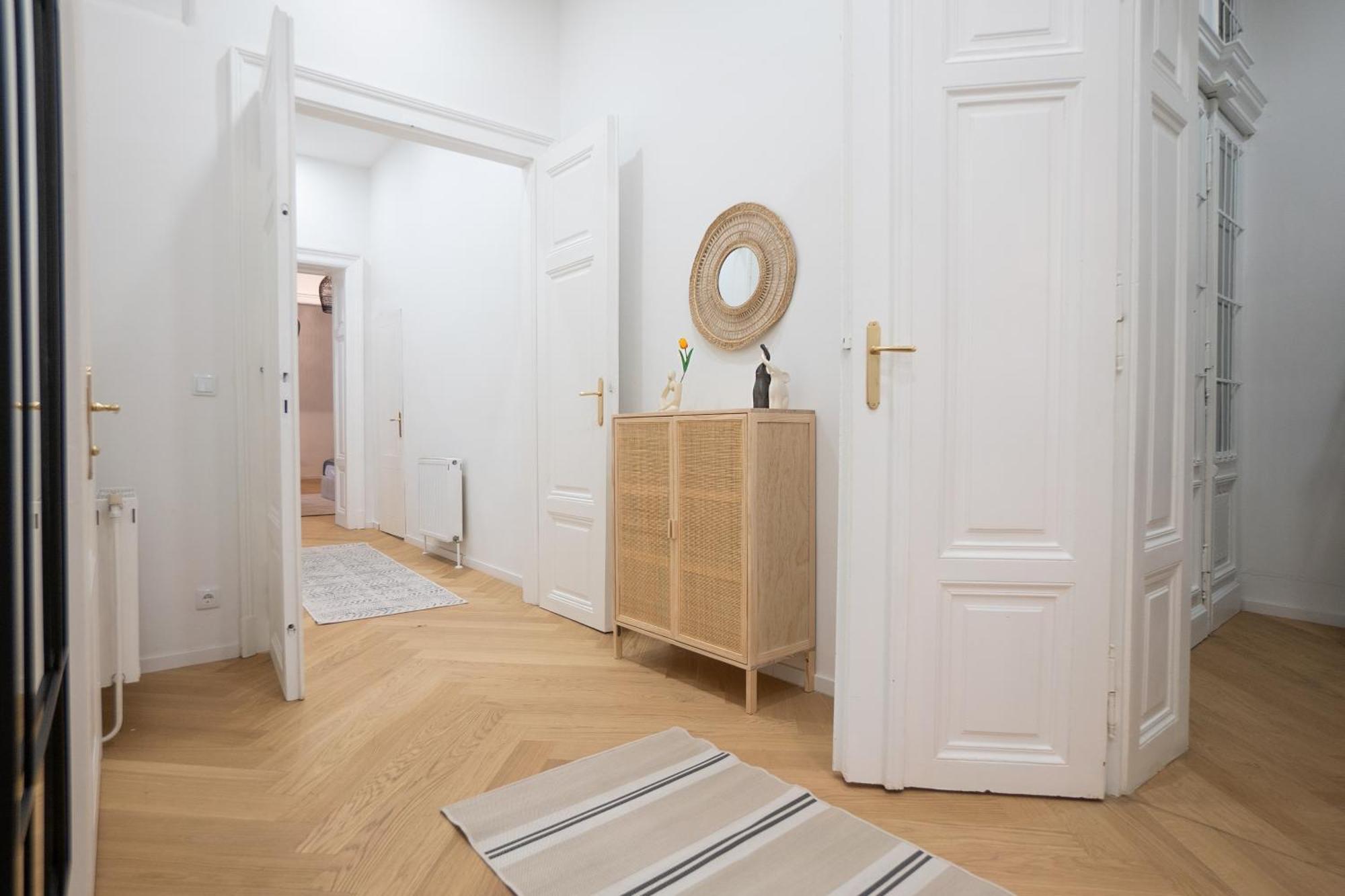 Spacious 110М2 Flat In The City Center Вена Экстерьер фото