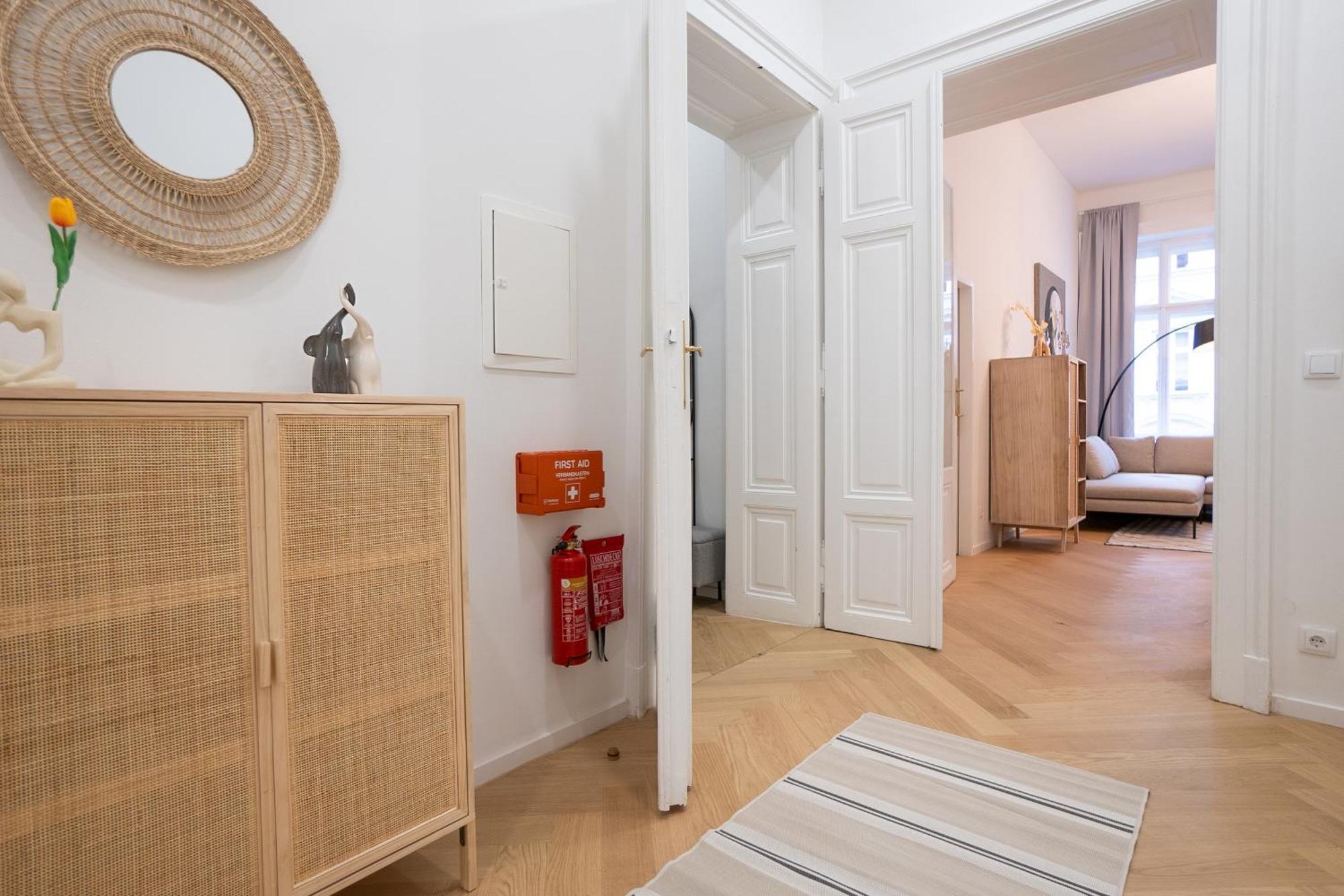 Spacious 110М2 Flat In The City Center Вена Экстерьер фото